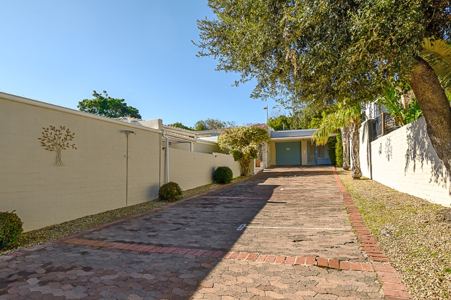 5 Bedroom Property for Sale in Constantia Western Cape